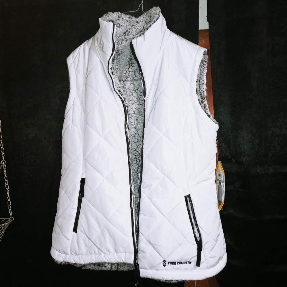 Free country size medium white